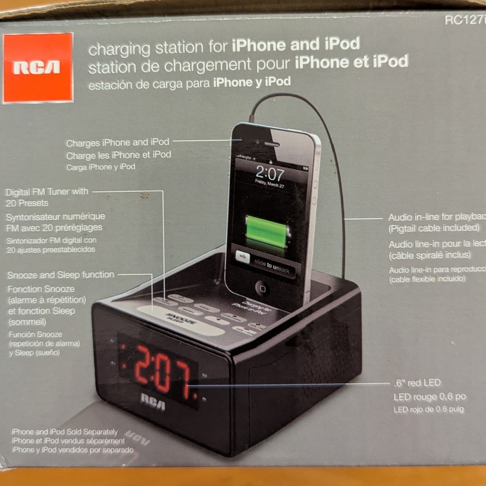 New RCA  Clock, Radio, Charging Station for iPhone and iPod RC 1271
